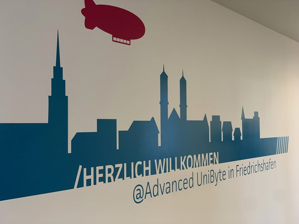 Großformatige Wandgestaltung für Advanced UniByte