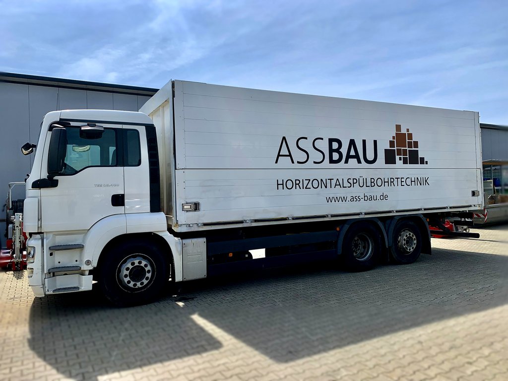 Großflächige LKW-Beschriftung für ASSBAU