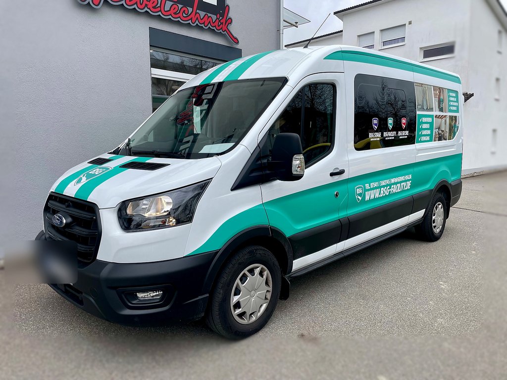 Ford Transit mit Fahrzeugwerbung für BSG Sicherheitsdienst