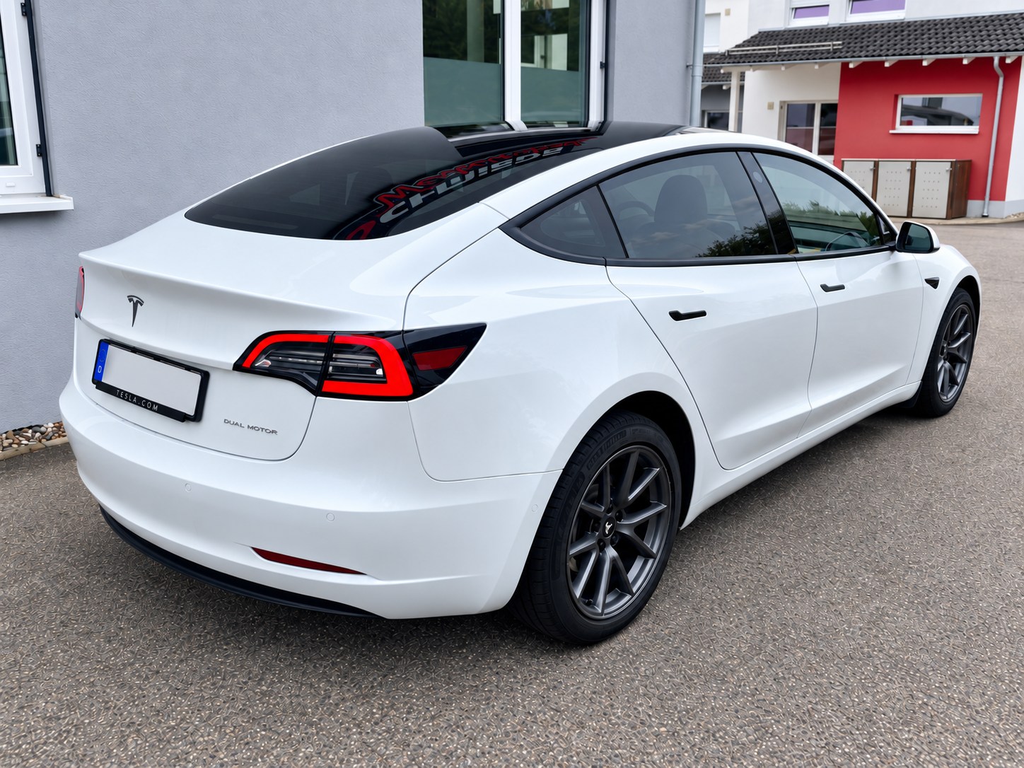 Tesla mit BRUXSAFOL NR20 medium Tönungsfolie